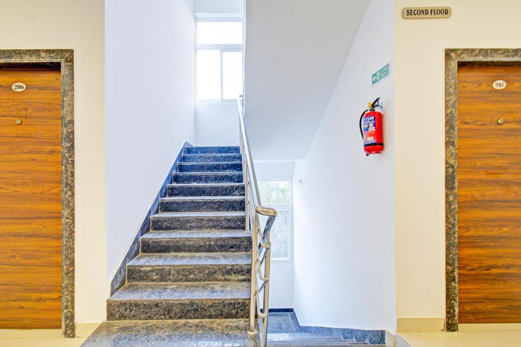Super Townhouse Oak Suchitra Kompally Road Formerly Sun Moon Hotels Trimulgherry Zewnętrze zdjęcie